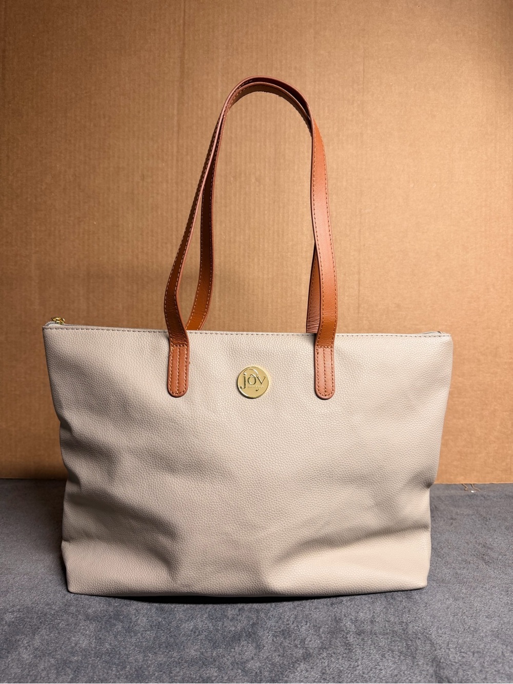 Joy Mangano Taupe Pebbled Leather Tote Bag Brown Handles Gold Logo - Picture 8 of 9
